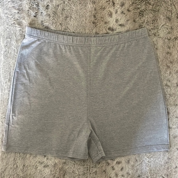 JurllyShe Casual Elastic Waist Shorts - Picture 2 of 5